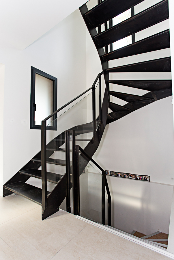 Escalier métallique sur mesure, de grande qualité, réalisé par un artisan métallier à Lyon, dans le département du Rhône".