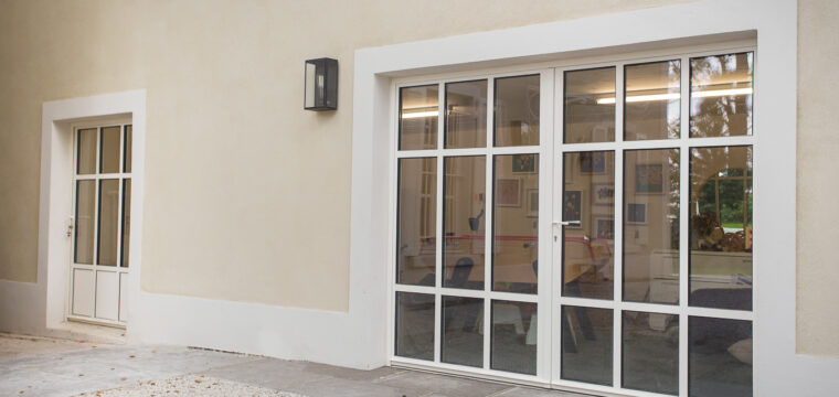 "Baie vitrée sur mesure à Lyon par notre entreprise de métallerie"