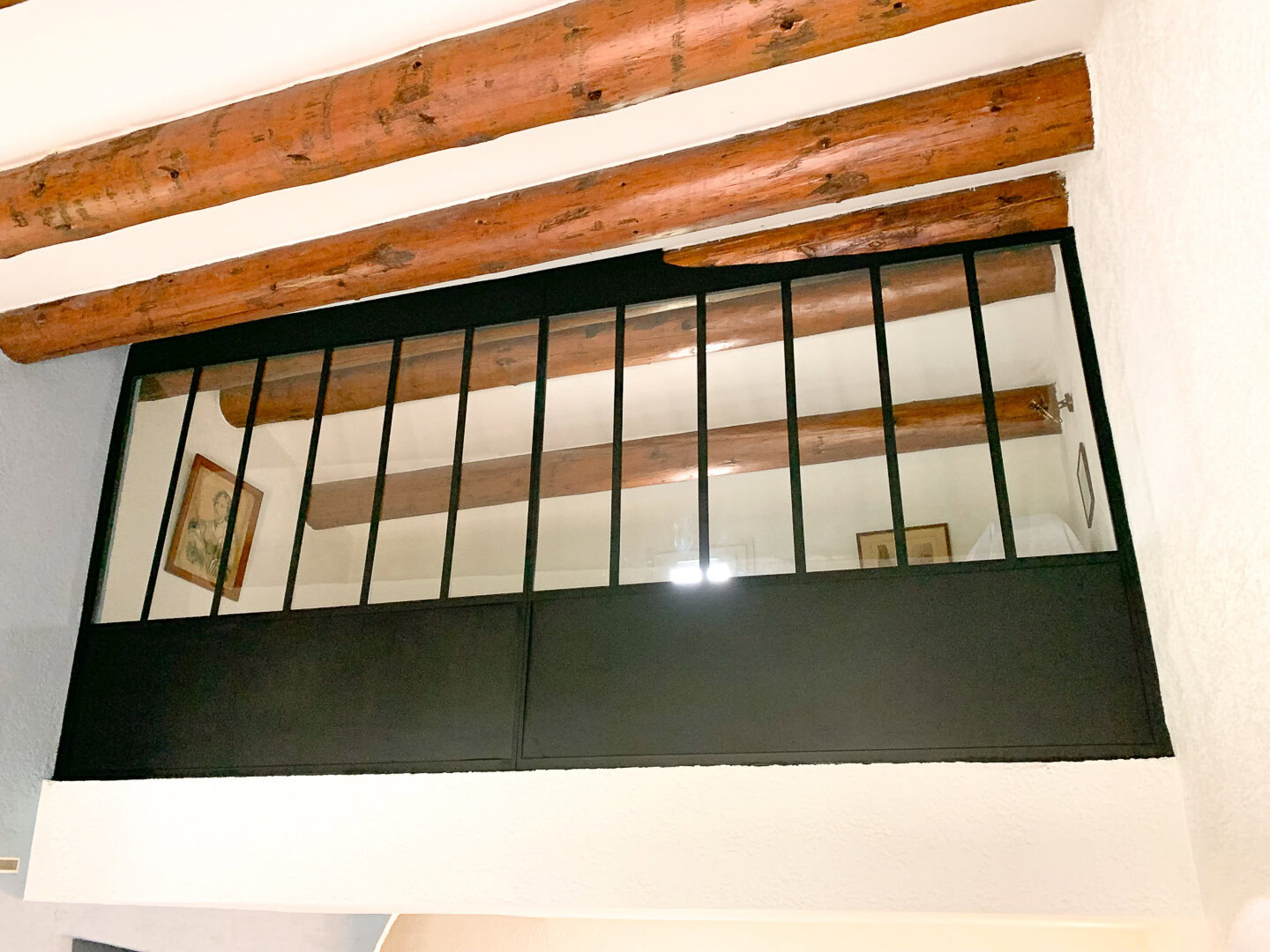 Verrière de type "atelier" sur une mezzanine.